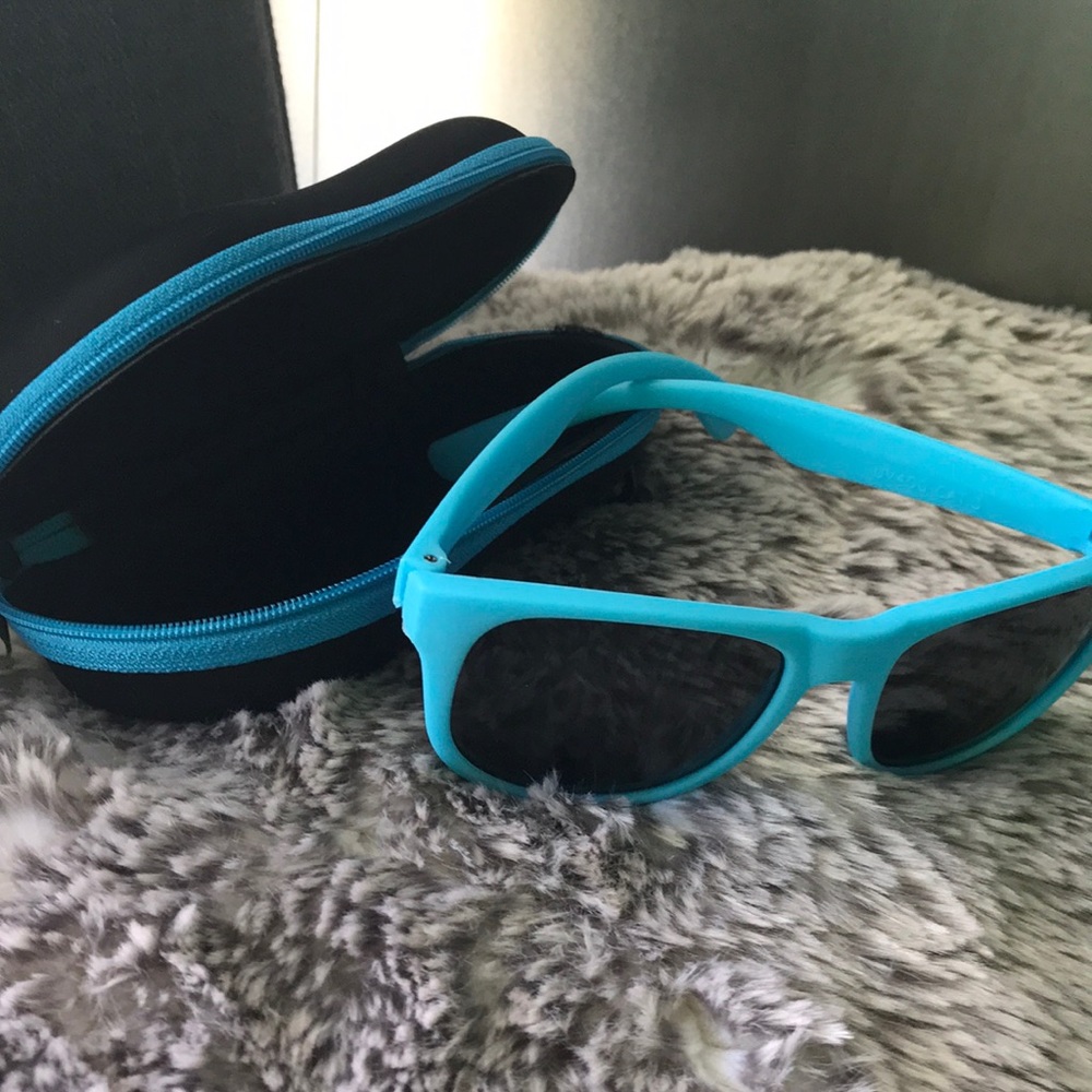 Reach the beach sunglasses